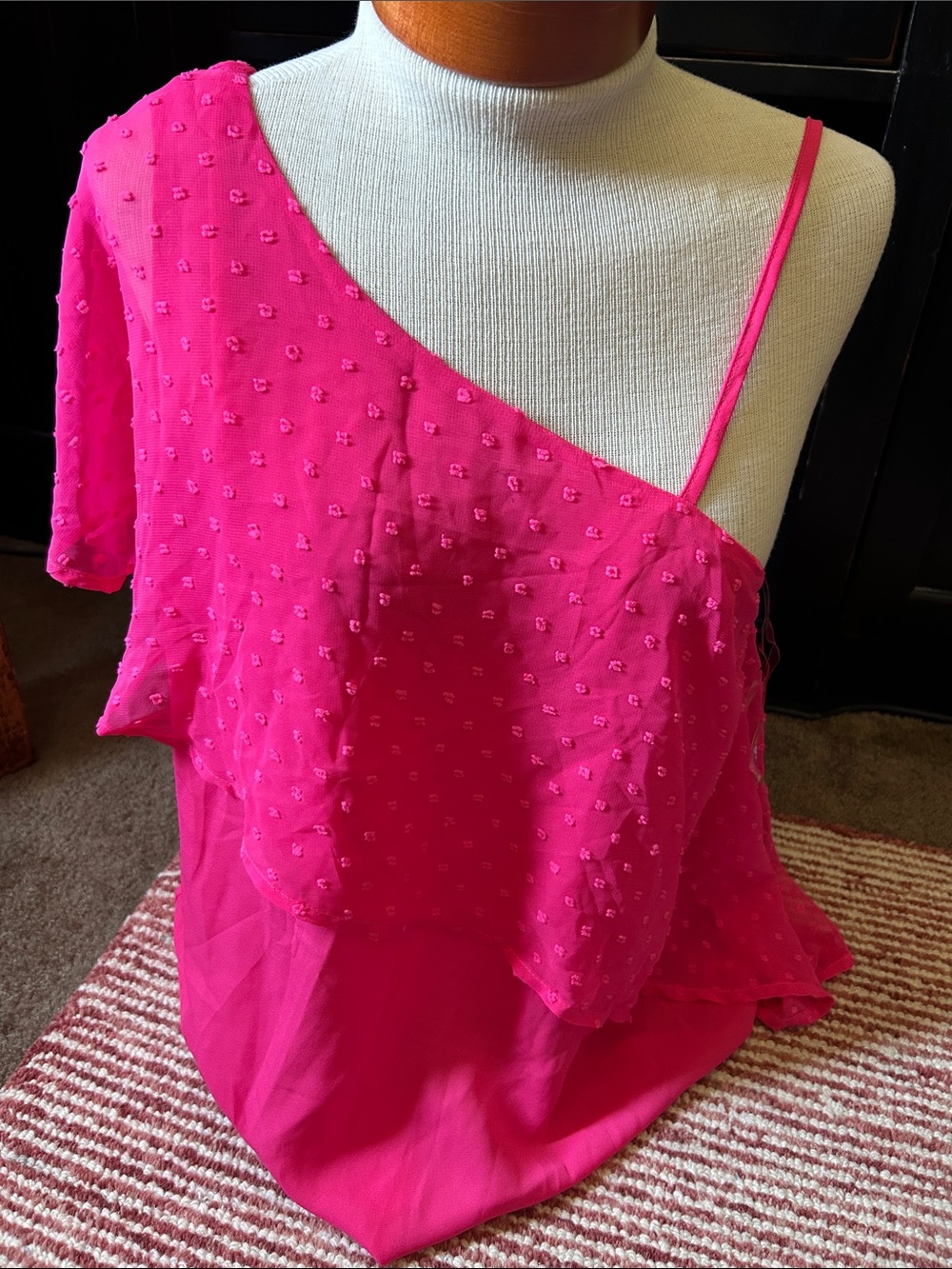 ANDREE BY UNIT Hot Pink One-Shoulder Textured Camisole